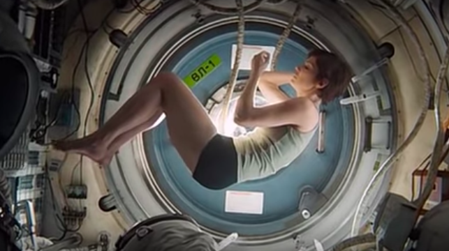 Gravity Sandra Bullock Posizione fetale